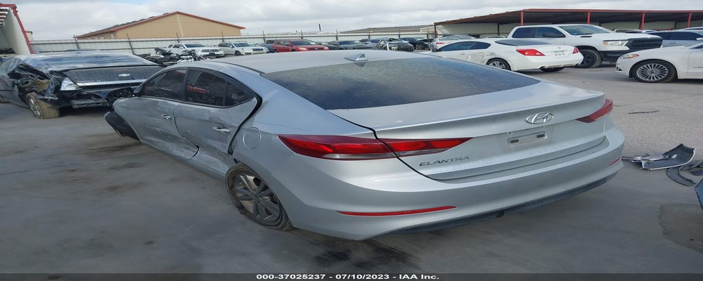 KMHD84LF1JU665013 2018 HYUNDAI ELANTRA photo no. 3