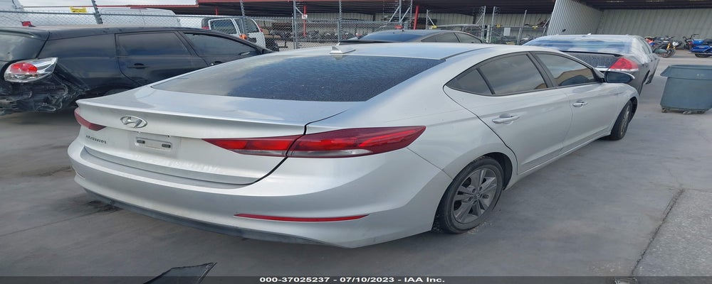 KMHD84LF1JU665013 2018 HYUNDAI ELANTRA photo no. 4