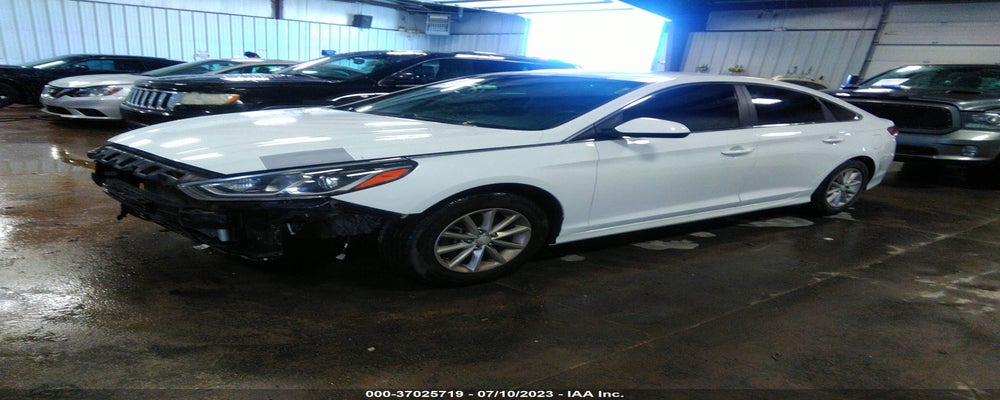 5NPE24AF9JH599107 2018 HYUNDAI SONATA photo no. 2