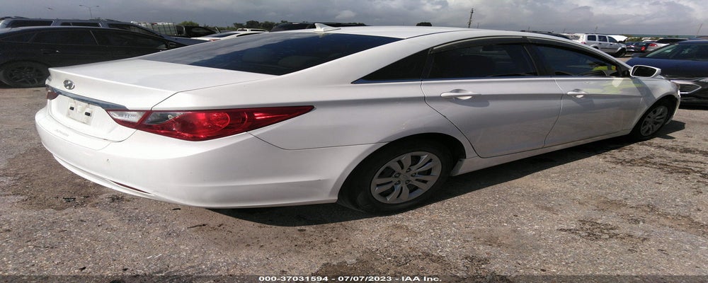 5NPEB4AC6BH081074 2011 HYUNDAI SONATA photo no. 4
