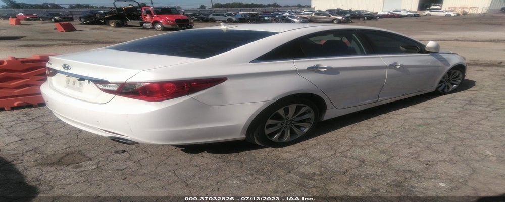 5NPEC4AC3BH068568 2011 HYUNDAI SONATA photo no. 4