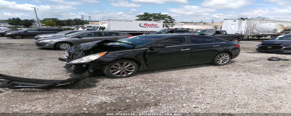 5NPEC4AC3BH249590 2011 HYUNDAI SONATA photo no. 2