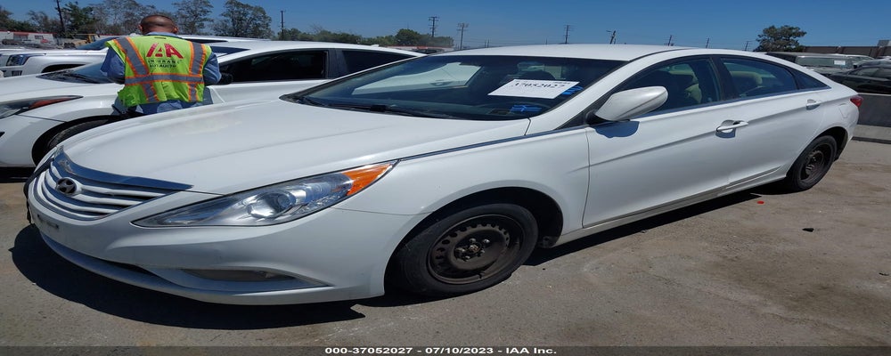 5NPEB4AC2DH803062 2013 HYUNDAI SONATA photo no. 2