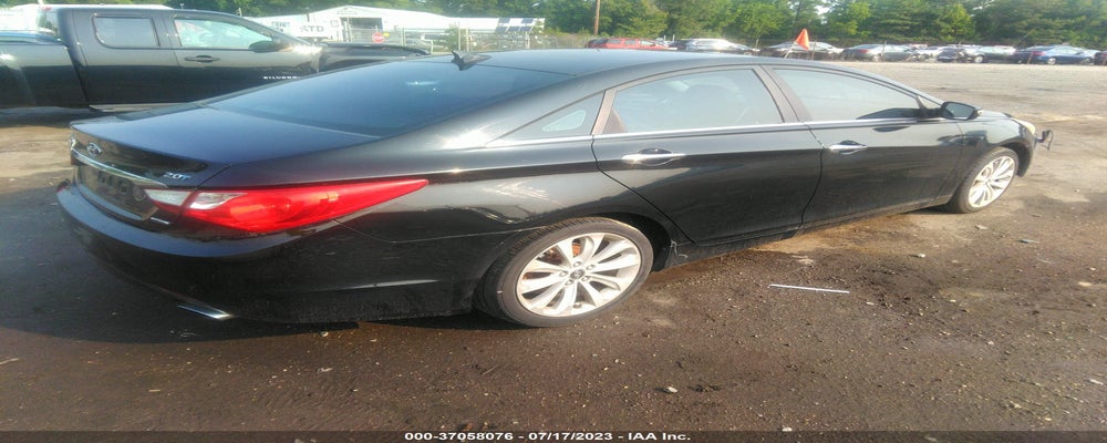 5NPEC4AB8BH203227 2011 HYUNDAI SONATA photo no. 4