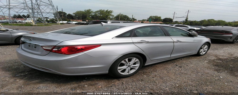 5NPEC4AC2BH080081 2011 HYUNDAI SONATA photo no. 4