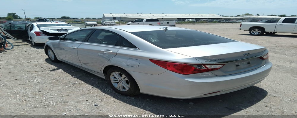 5NPEB4AC4BH063804 2011 HYUNDAI SONATA photo no. 3