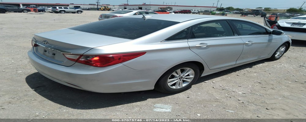 5NPEB4AC4BH063804 2011 HYUNDAI SONATA photo no. 4