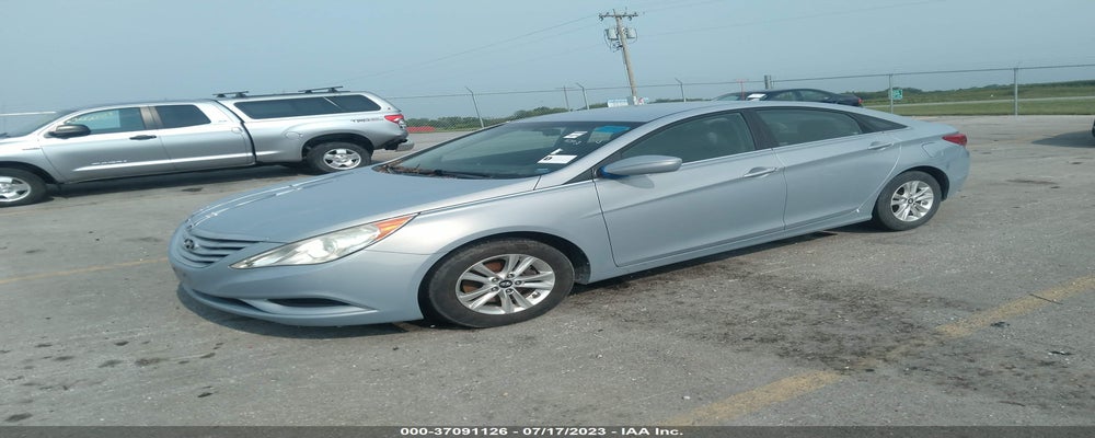 5NPEB4AC1BH149877 2011 HYUNDAI SONATA photo no. 2
