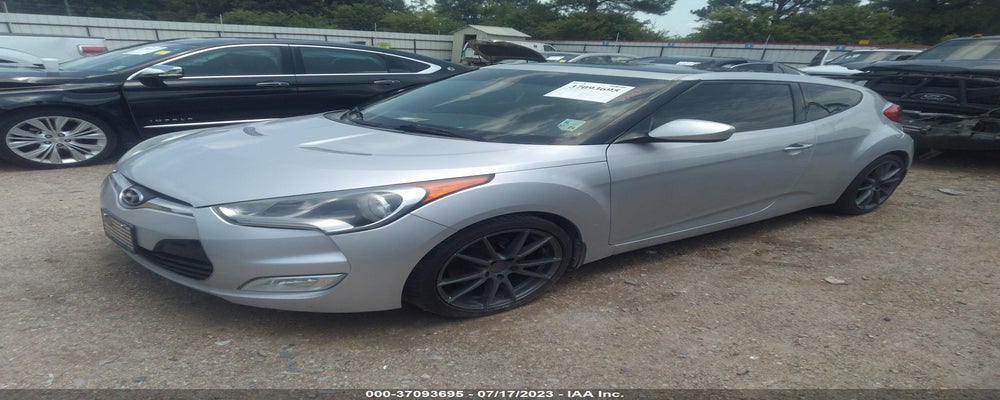 KMHTC6AD8CU048301 2012 HYUNDAI VELOSTER photo no. 2