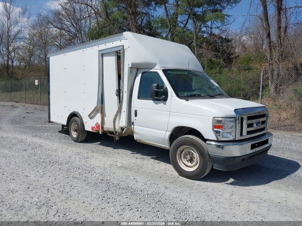 2022 Ford E-350 Cutaway
