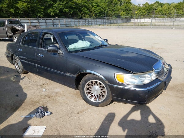 2000 Lincoln Town Car