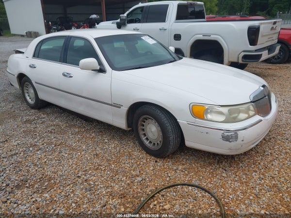 2001 Lincoln Town Car