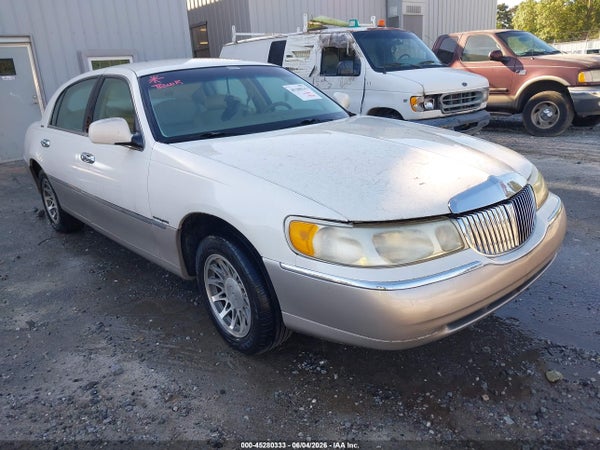 2000 Lincoln Town Car