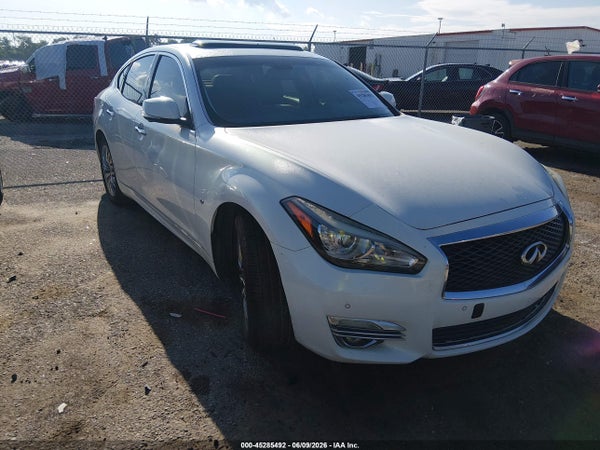 2015 Infiniti Q70