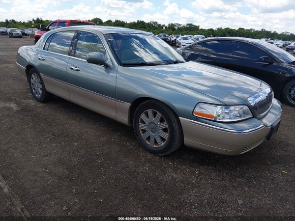 2005 Lincoln Town Car