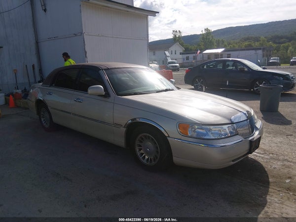 2001 Lincoln Town Car