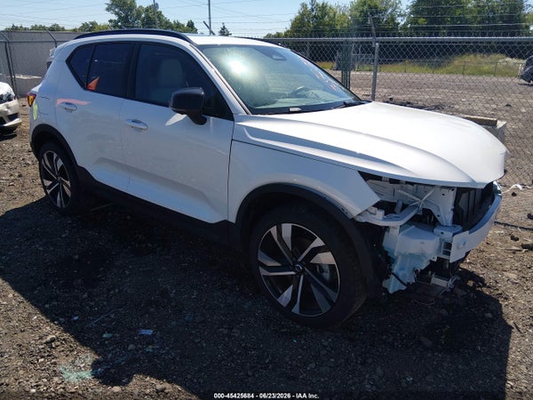 2025 Volvo Xc40
