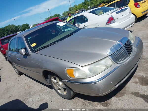 2001 Lincoln Town Car