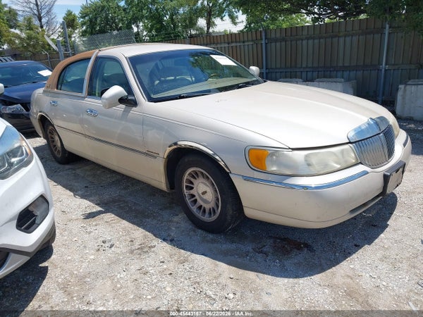2001 Lincoln Town Car
