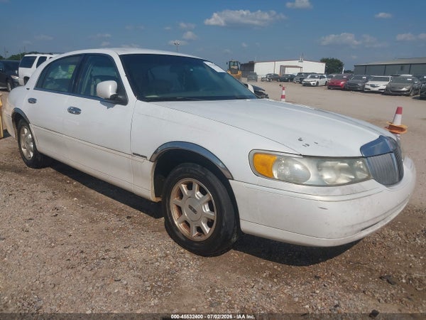 2002 Lincoln Town Car