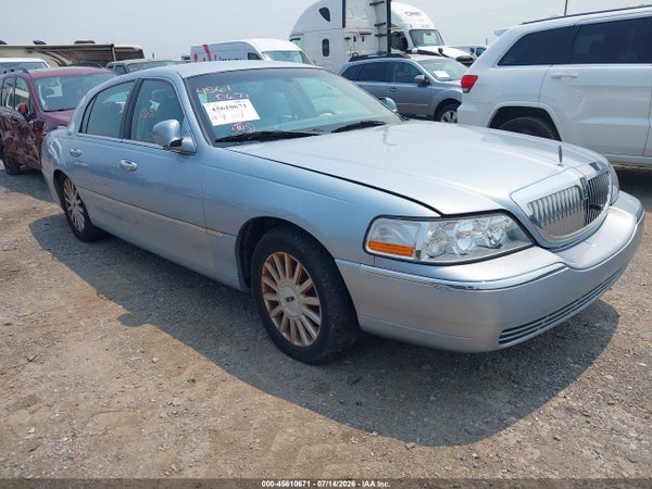 2005 Lincoln Town Car