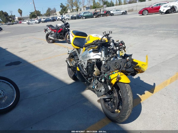 2000 Honda Cbr900