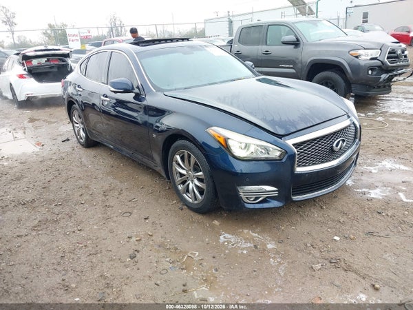 2017 Infiniti Q70