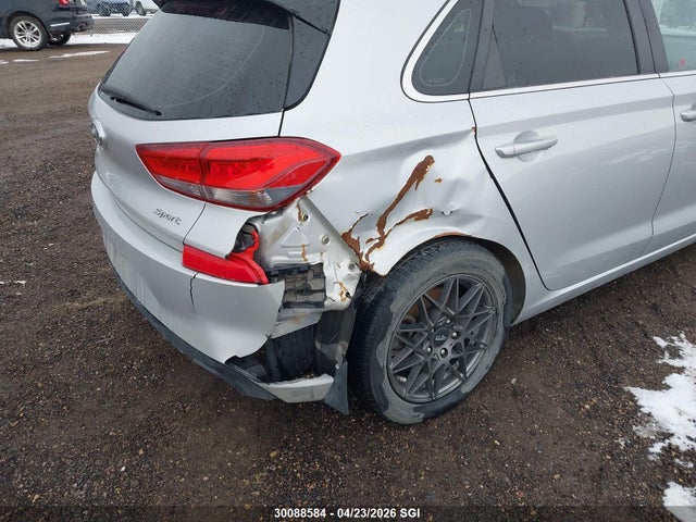 HYUNDAI ELANTRA GT SPORT - 6