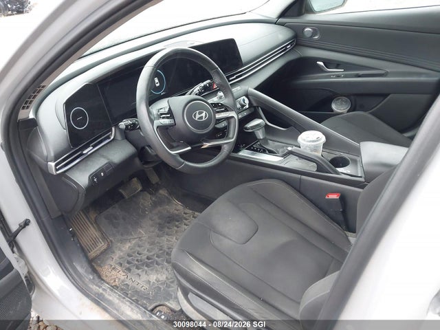صورة 7 لـ 2025 Hyundai ELANTRA SEL SPORT