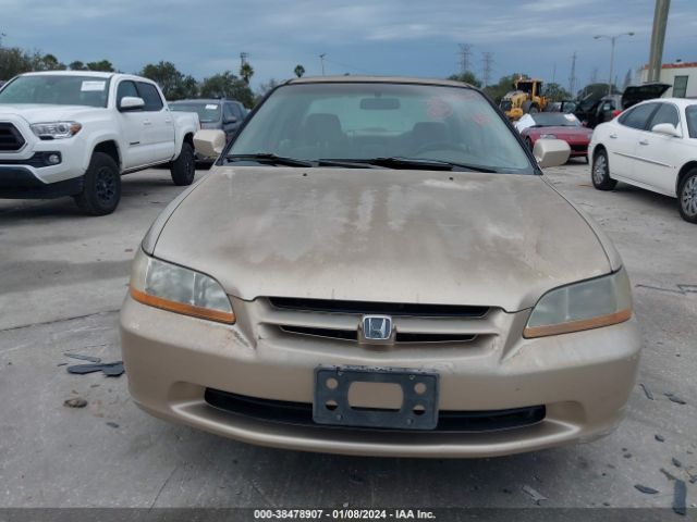 1HGCG5643YA130796 | 2000 Honda accord 2.3 lx