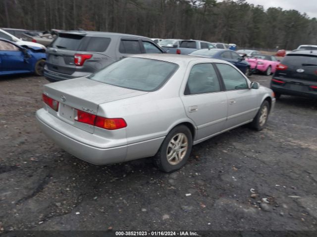 W04GV8SX1J1070895 | 2001 Toyota camry le