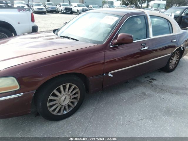 1LNHM81WX4Y616316 | 2004 Lincoln town car signature