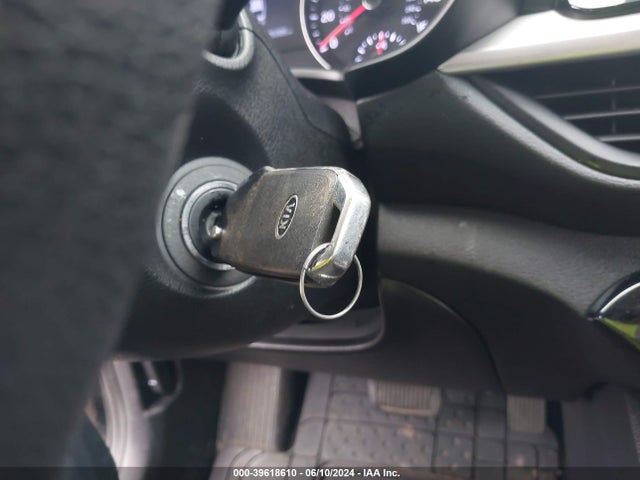 2019 KIA FORTE LXS — миниатюра 11