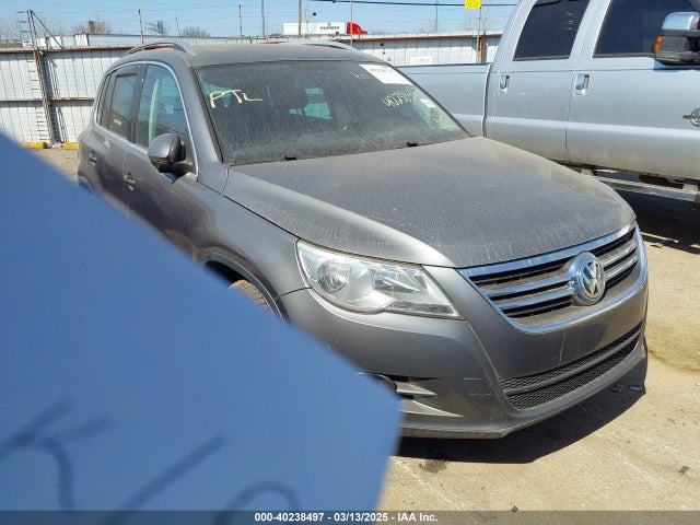 2011 VOLKSWAGEN TIGUAN SE