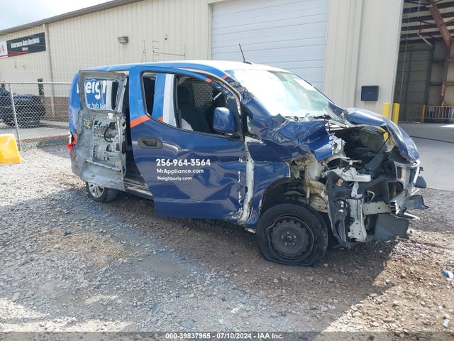 2017 NISSAN NV SV