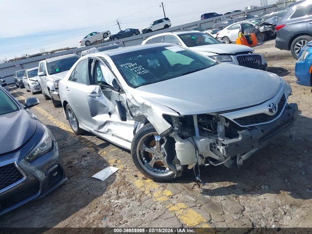 2013 TOYOTA CAMRY SE V6
