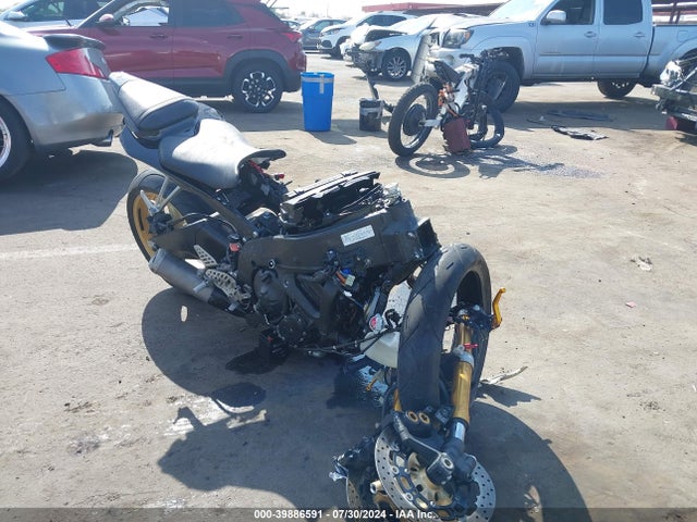 2009 YAMAHA YZF C