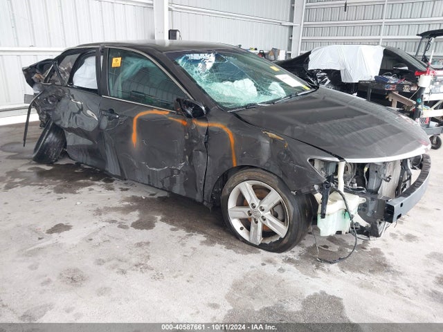 2013 TOYOTA CAMRY SE