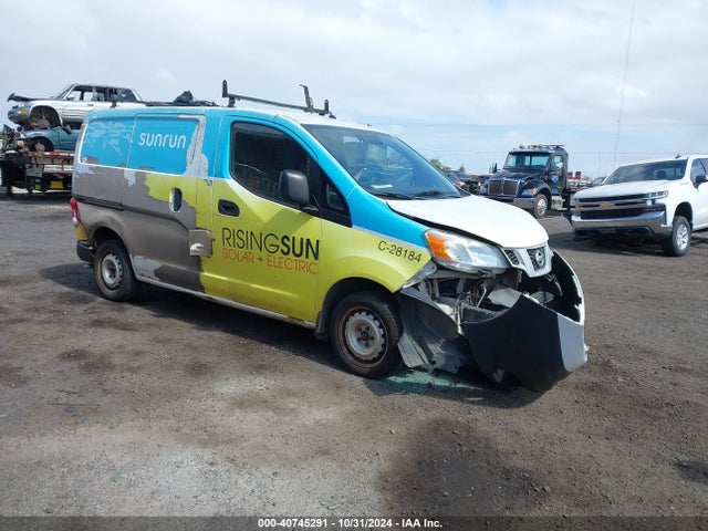 2014 NISSAN NV SV