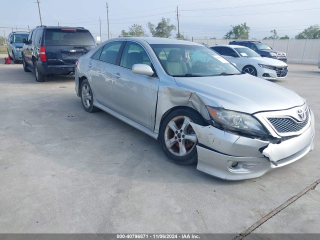 2011 TOYOTA CAMRY SE