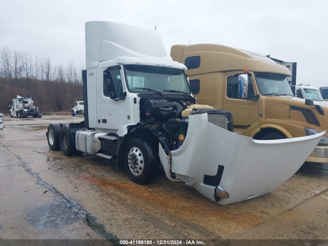 2016 VOLVO VN 