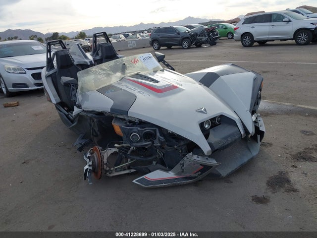 2016 POLARIS SLINGSHOT SL