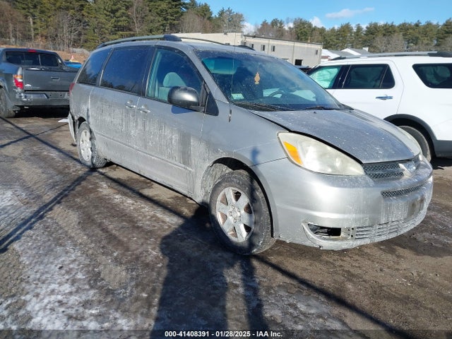 2004 TOYOTA SIENNA LE