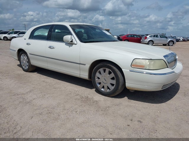 2005 LINCOLN TOWN CAR SIGNATURE LIMITED