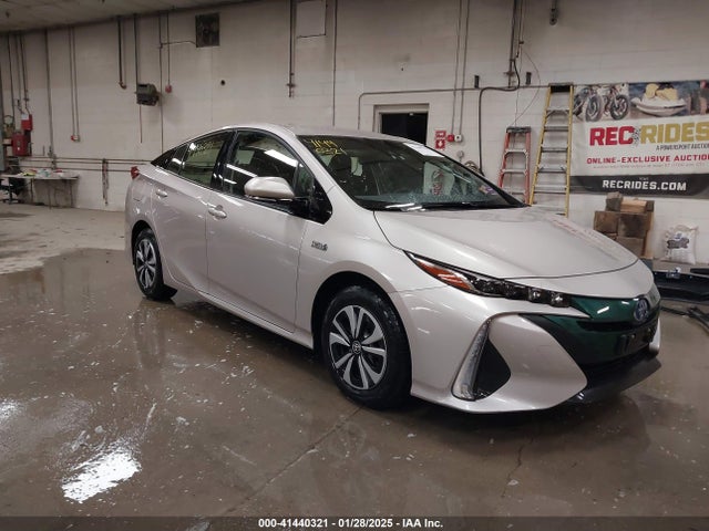 2017 TOYOTA PRIUS PLUS