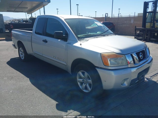 2011 NISSAN TITAN SV