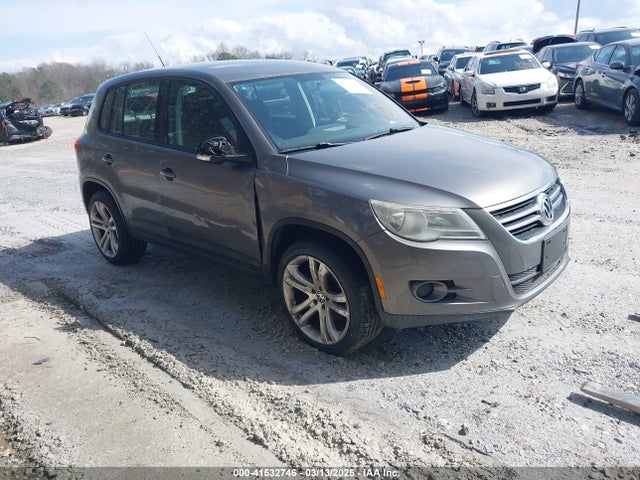 2010 VOLKSWAGEN TIGUAN S