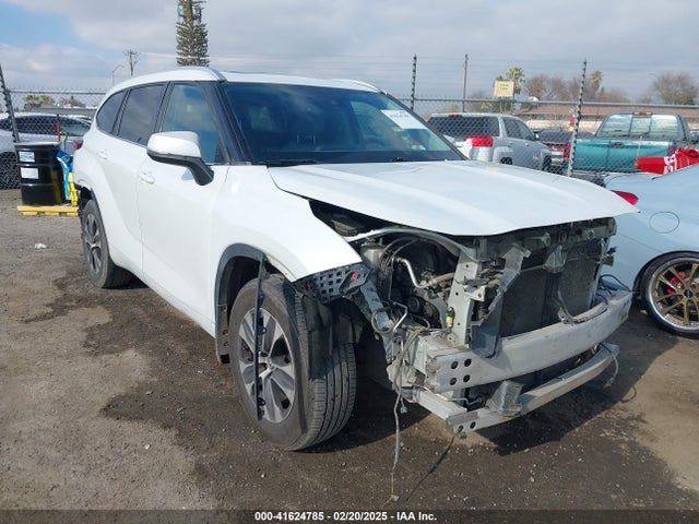 2022 TOYOTA HIGHLANDER XLE