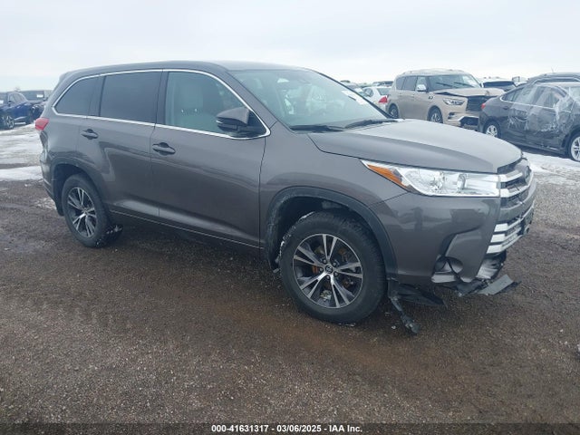 2017 TOYOTA HIGHLANDER LE