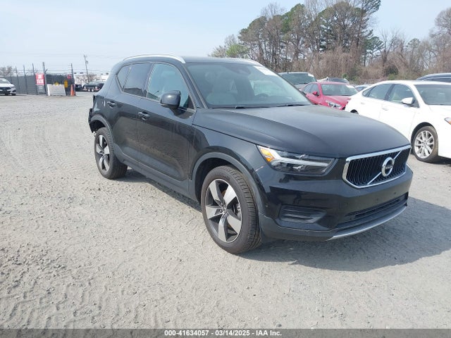 2019 VOLVO XC40 T4 MOMENTUM